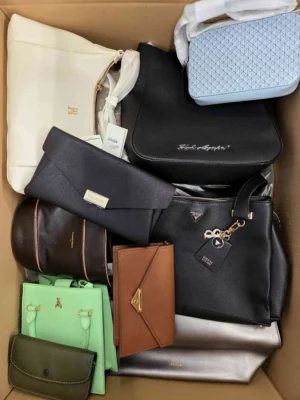 The picture shows a package with accessories in the category HB.