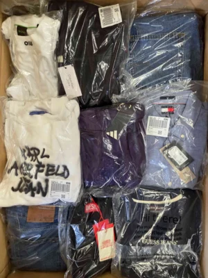 The photo shows a package with clothing in the category C.