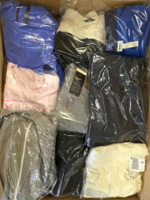The photo shows a package with clothing in the category C.