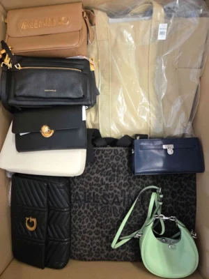 The picture shows a package with accessories in the category HB.
