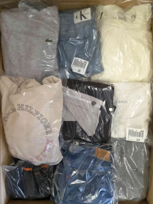 The photo shows a package with clothing in the category C.