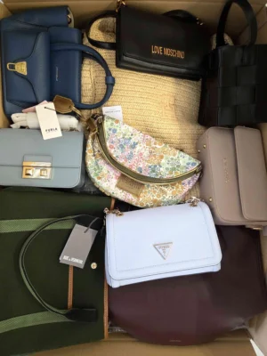 The picture shows a package with accessories in the category HB.