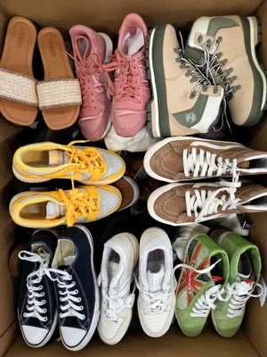The photo shows a package with footwear in the category SH.