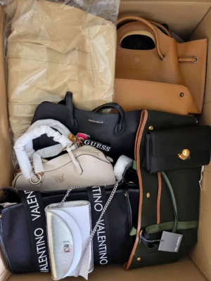 The picture shows a package with accessories in the category HB.