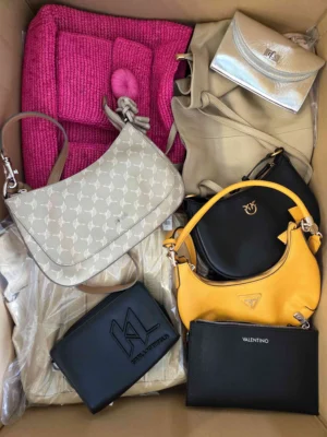The picture shows a package with accessories in the category HB.