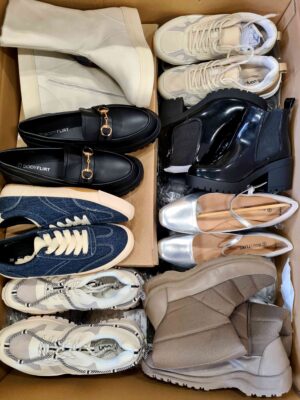 The photo shows a package with clothing in the category BPS.