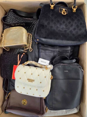 The picture shows a package with accessories in the category HD.