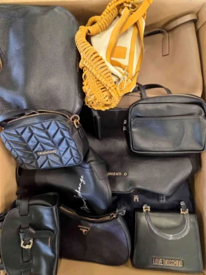 The picture shows a package with accessories in the category HD.