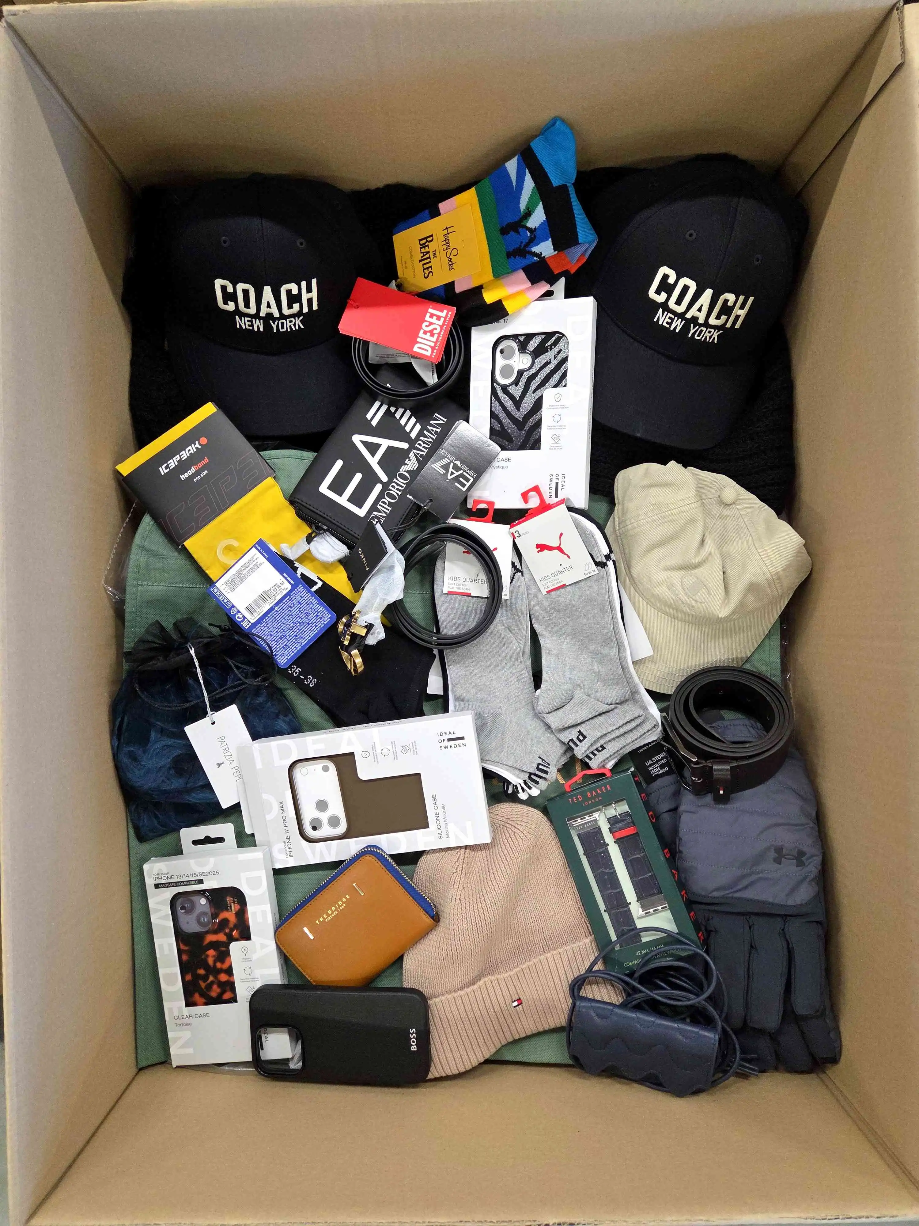 AB219 3 The picture shows a package with accessories in the category AB.