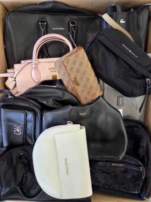 The picture shows a package with accessories in the category HD.