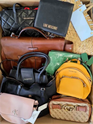 The picture shows a package with accessories in the category HD.