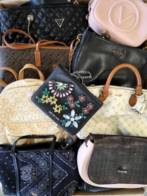 The picture shows a package with accessories in the category HD.