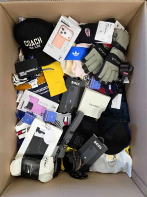 The picture shows a package with accessories in the category AB.