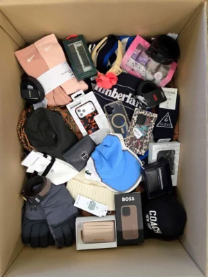 The picture shows a package with accessories in the category AB.