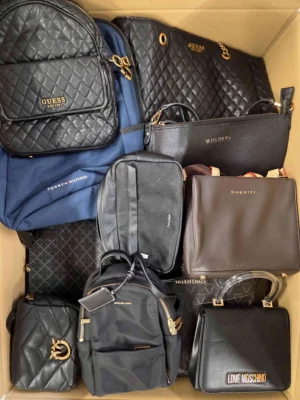 The picture shows a package with accessories in the category HD.