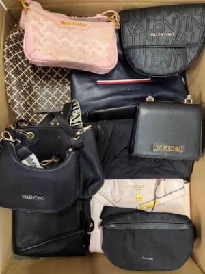 The picture shows a package with accessories in the category HD.