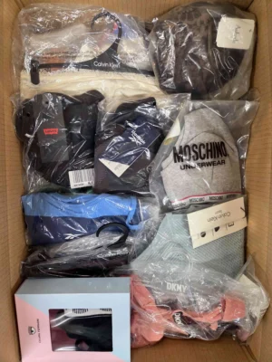 The photo shows a package with clothing in the category AU.