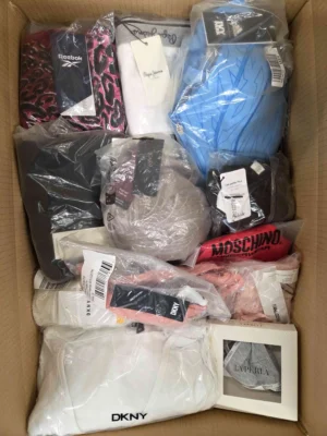 The photo shows a package with clothing in the category AU.