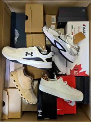 The photo shows a package with footwear in the category BS.