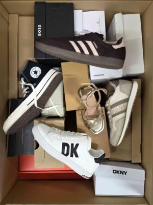 The photo shows a package with footwear in the category BS.