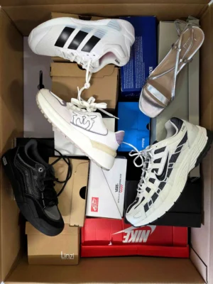 The photo shows a package with footwear in the category BS.