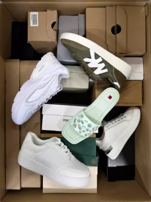 The photo shows a package with footwear in the category BS.