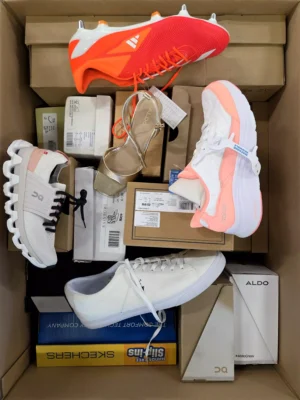 The photo shows a package with footwear in the category BS.