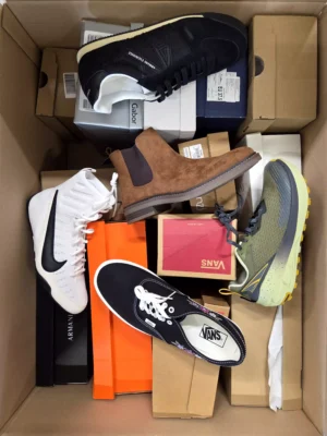 The photo shows a package with footwear in the category BS.