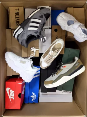 The photo shows a package with footwear in the category BS.