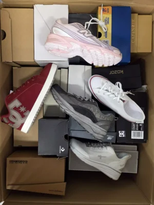 The photo shows a package with footwear in the category BS.