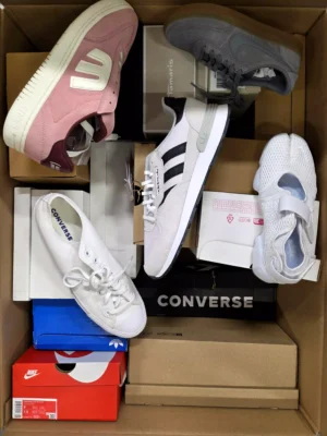 The photo shows a package with footwear in the category BS.