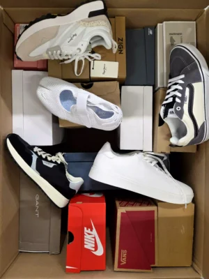 The photo shows a package with footwear in the category BS.