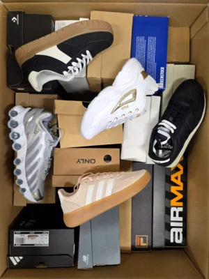 The photo shows a package with footwear in the category BS.