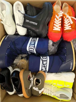 The photo shows a package with footwear in the category BSU.
