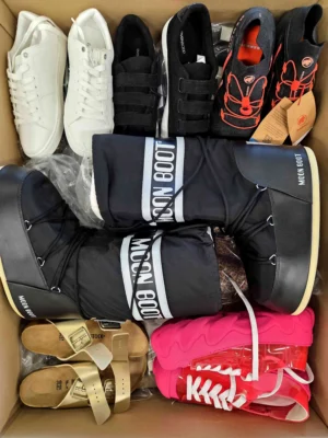 The photo shows a package with footwear in the category BSU.