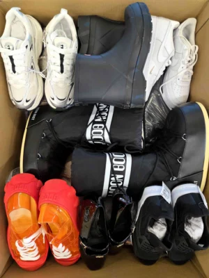 The photo shows a package with footwear in the category BSU.
