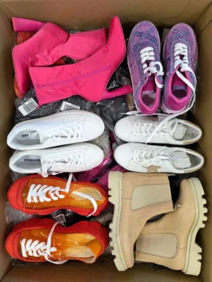 The photo shows a package with footwear in the category BSU.
