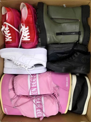 The photo shows a package with footwear in the category BSU.