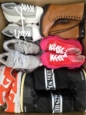 The photo shows a package with footwear in the category BSU.