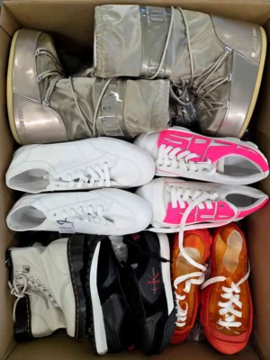 The photo shows a package with footwear in the category BSU.