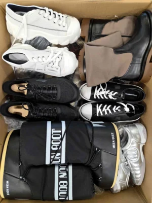 The photo shows a package with footwear in the category BSU.