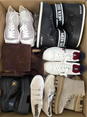 The photo shows a package with footwear in the category BSU.