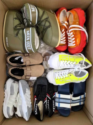 The photo shows a package with footwear in the category BSU.