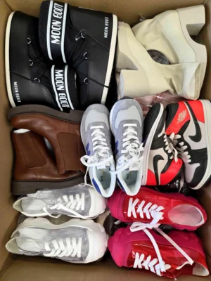 The photo shows a package with footwear in the category BSU.