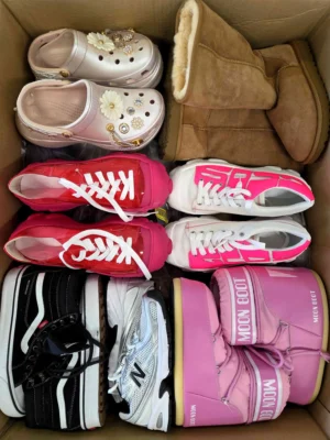 The photo shows a package with footwear in the category BSU.