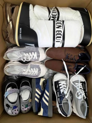 The photo shows a package with footwear in the category BSU.