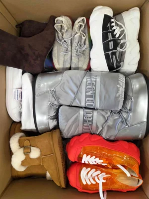 The photo shows a package with footwear in the category BSU.