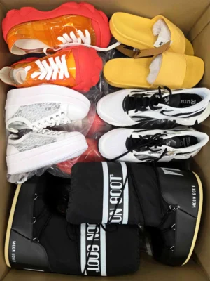 The photo shows a package with footwear in the category BSU.