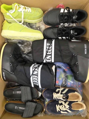 The photo shows a package with footwear in the category BSU.