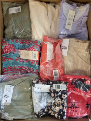 The photo shows a package with clothing in the category AR.